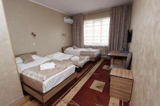 Гостевой дом Отель Маданур Каракол Стандартный двухместный номер с 2 отдельными кроватями-17